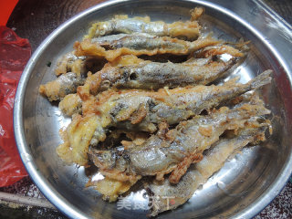 酥炸多春鱼的做法