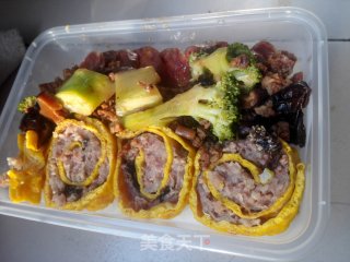 蛋卷腊肠饭的做法