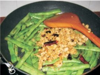 肉末四季豆的做法步骤：2