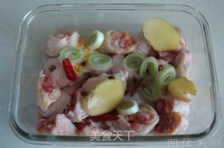 蜜汁鸡翅的做法步骤：2