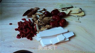 花旗参淮山竹丝鸡汤的做法步骤：2