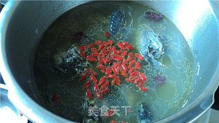 花旗参淮山竹丝鸡汤的做法步骤：2