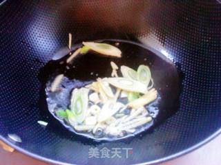 卷心菜炒肉的做法步骤：3