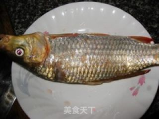 红烧鲤鱼的做法步骤：2