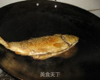 红烧鲤鱼的做法步骤：2