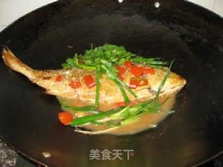 红烧鲤鱼的做法步骤：2