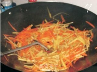 胡萝卜丝炒土豆丝的做法步骤：2