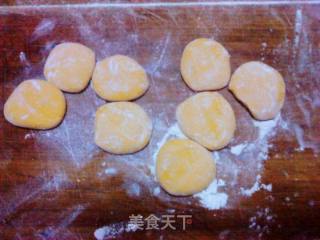 迷你版韭菜猪肉盒子的做法步骤：3