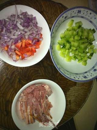 美味营养的什锦炒饭的做法步骤：2