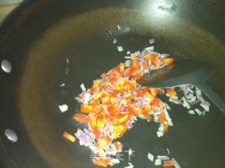 美味营养的什锦炒饭的做法步骤：2
