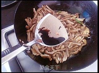 木耳爆炒牛肚的做法步骤：2