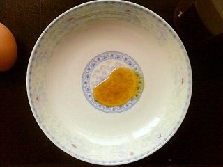 微波炉煎鸡蛋的做法步骤：2