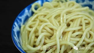 灵动美食/有一道大菜叫葱油面的做法