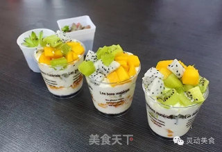 灵动美食/甜蜜与精致并存的奶油水果杯的做法