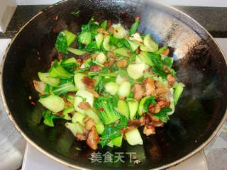 口蘑烧油菜的做法步骤：2