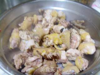 南昌风味乡下烧土鸡的做法步骤：2