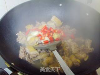 南昌风味乡下烧土鸡的做法步骤：2
