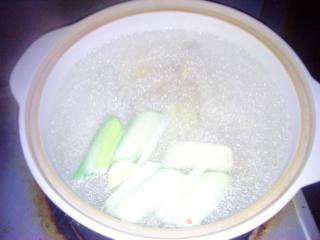 冬瓜鸭腿煲的做法步骤：2