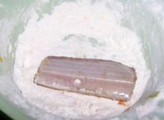 香酥炸带鱼的做法步骤：4