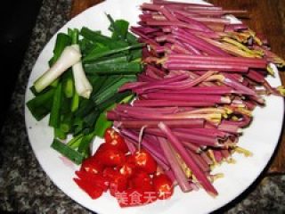 家常小炒——猪肉炒蕨菜的做法步骤：3