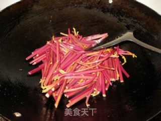 家常小炒——猪肉炒蕨菜的做法步骤：3