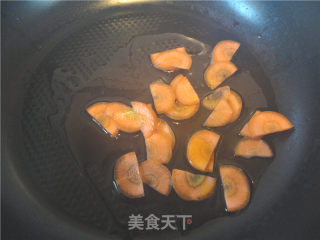 番茄酱炒年糕的做法步骤：2