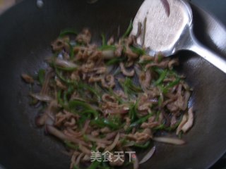 青椒肉丝的做法步骤：2