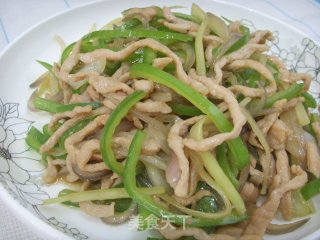 青椒肉丝的做法步骤：2