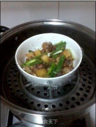 番茄焖蒸土豆鸡的做法步骤：2