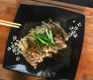 简妹小厨：墨椒金针菇肥牛卷的做法
