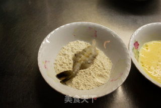 香酥炸虾的做法步骤：2