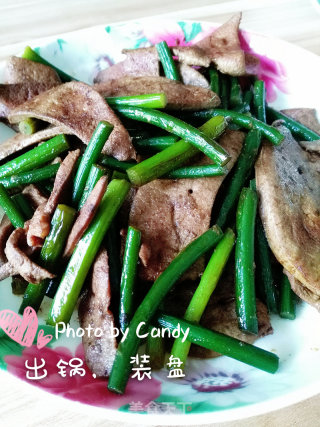 家常菜 - 蒜苔炒猪肝的做法