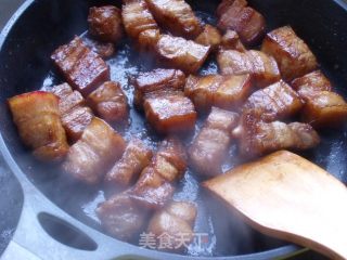 上海本帮特色的浓油赤酱——外婆红烧肉的做法步骤：5