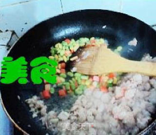 五彩虾仁的做法步骤：2