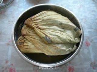 蜜汁梅肉荷叶饭的做法步骤：5