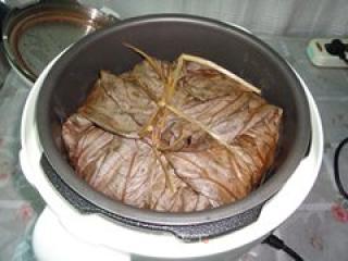 蜜汁梅肉荷叶饭的做法步骤：5