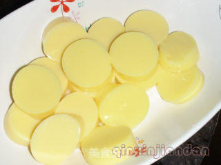 洋葱鸡丝炒日本豆腐的做法步骤：2