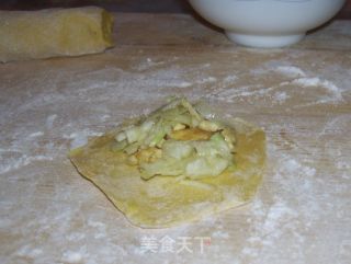 西葫芦鸡蛋馅饺子的做法步骤：2