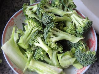 西兰花番茄鸡蛋汤的做法步骤：2