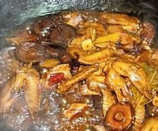 香菇啤酒鸡翅的做法步骤：5