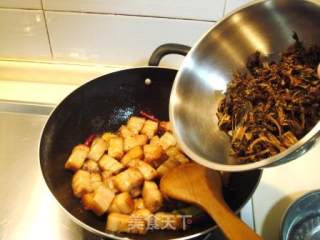 家常菜“梅干菜烧肉”的做法步骤：3