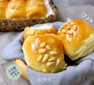 天然酵种松仁小餐包的做法