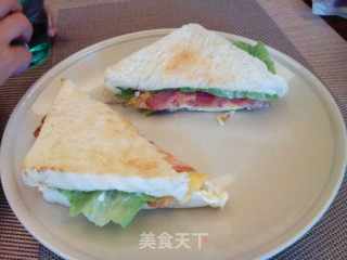 鸡蛋、培根、生菜三明治的做法