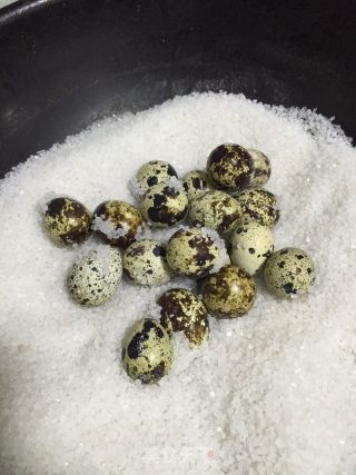 盐焗鹌鹑蛋的做法