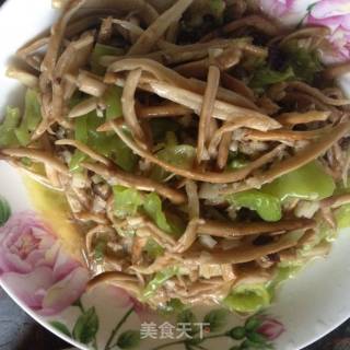 皱皮椒炒茶树菇的做法