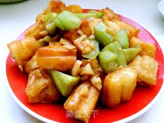 丝瓜炒油条的做法