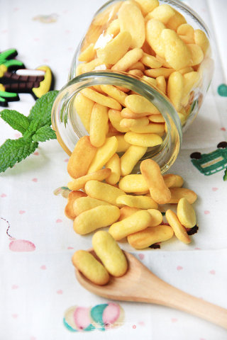 适合小宝宝的超简单蓬松无添加小饼——蛋黄小饼的做法