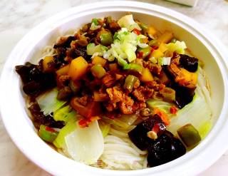 豆角土豆肉末米线的做法