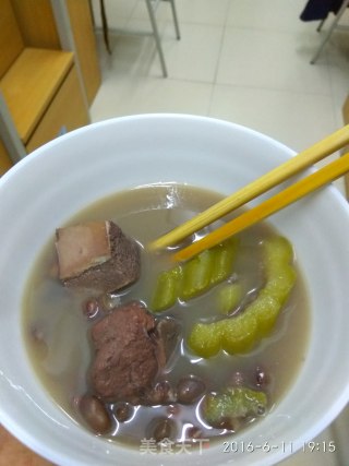 红豆苦瓜煲排骨汤的做法