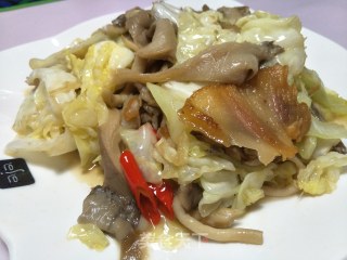 圆白菜汇平菇的做法